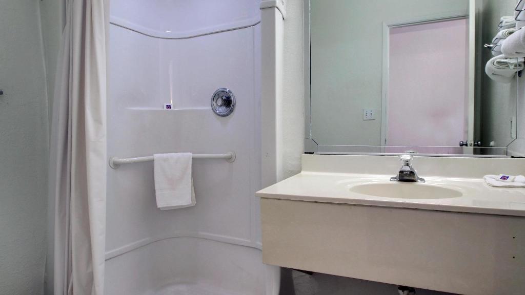 Motel 6 Normal, IL - Bloomington Area