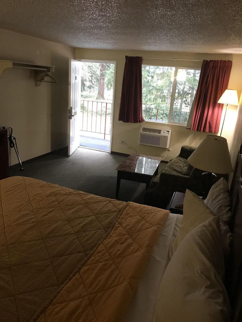 Smokey Point Motor Inn
