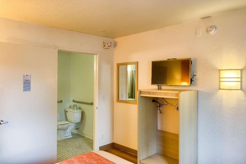 Motel 6 Everett, WA - North