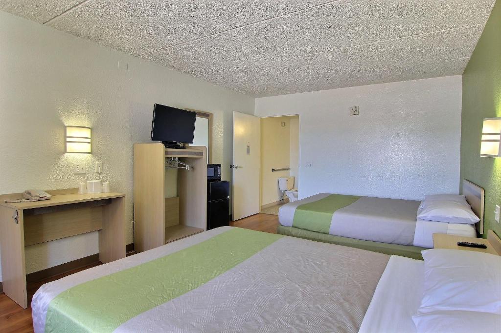 Motel 6 Austin, TX - Central Downtown UT