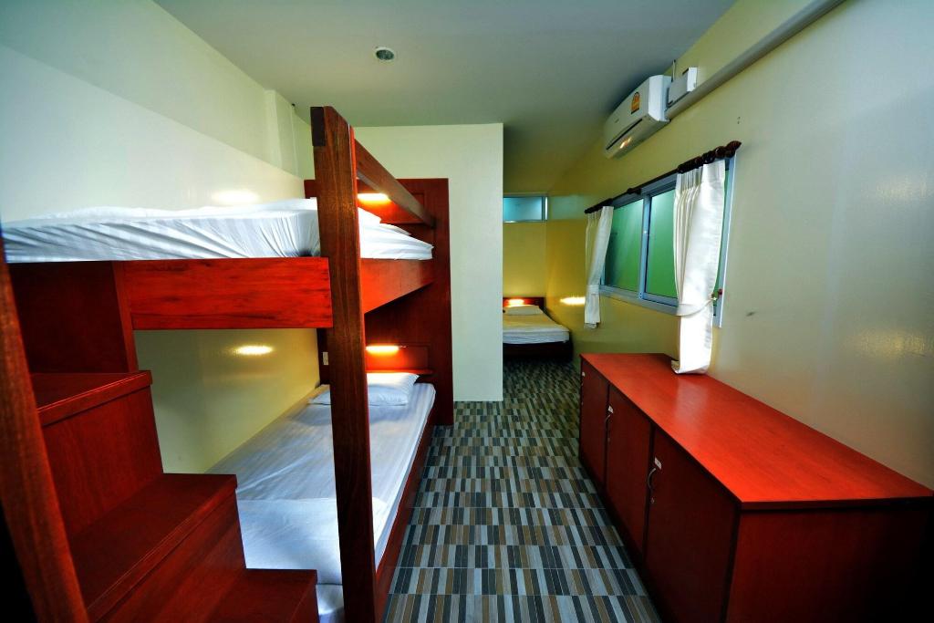 Phangan Barsay Hostel