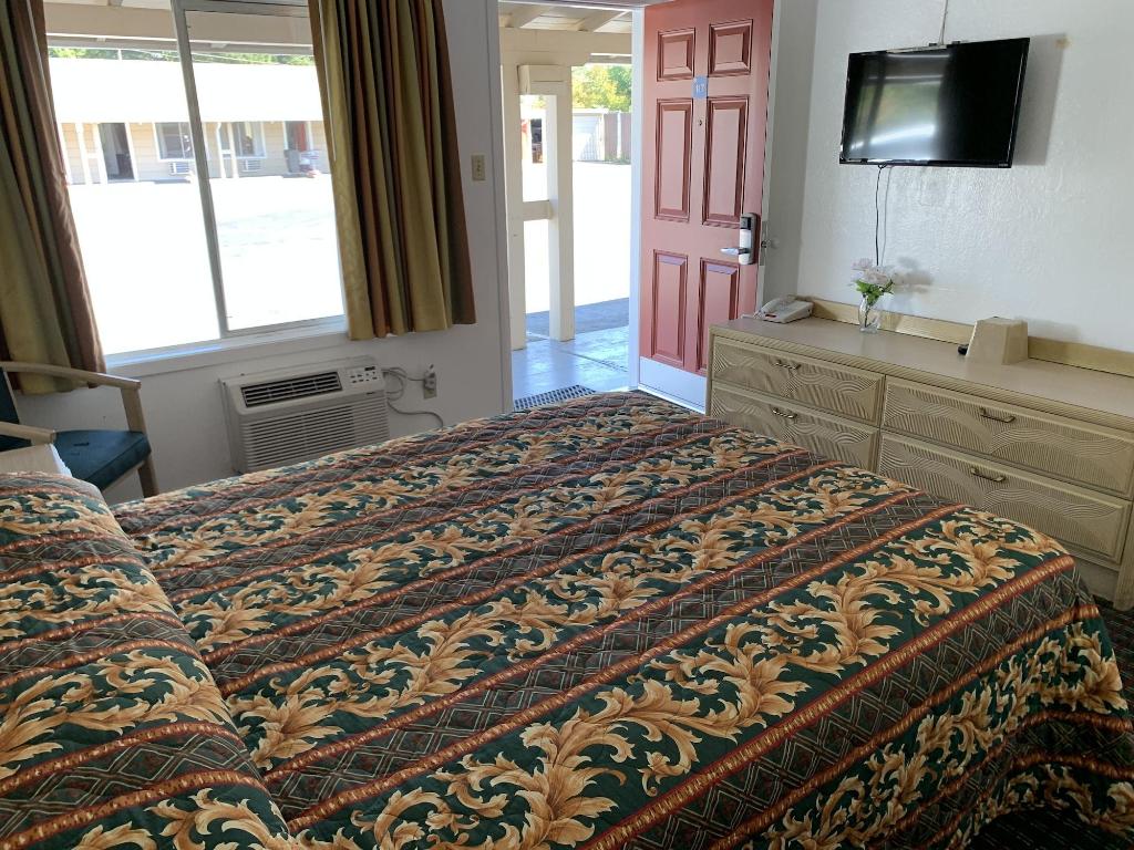 Lark Motel