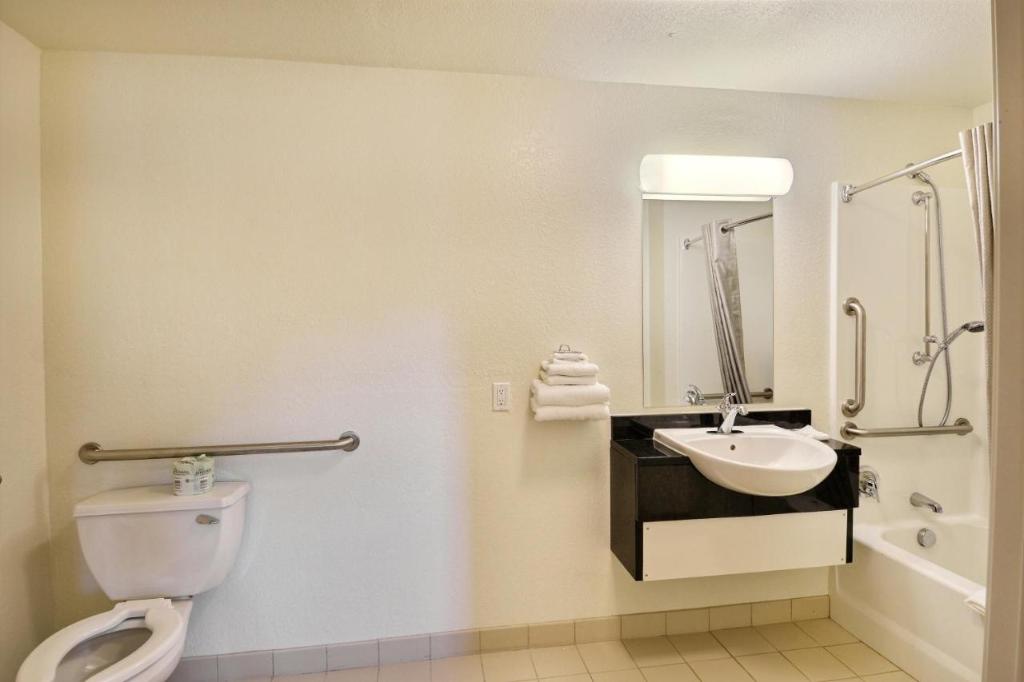 Travelodge By Wyndham Brattleboro Vt