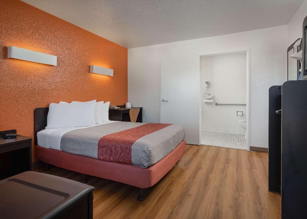 Motel 6 Temecula, CA - Historic Old Town