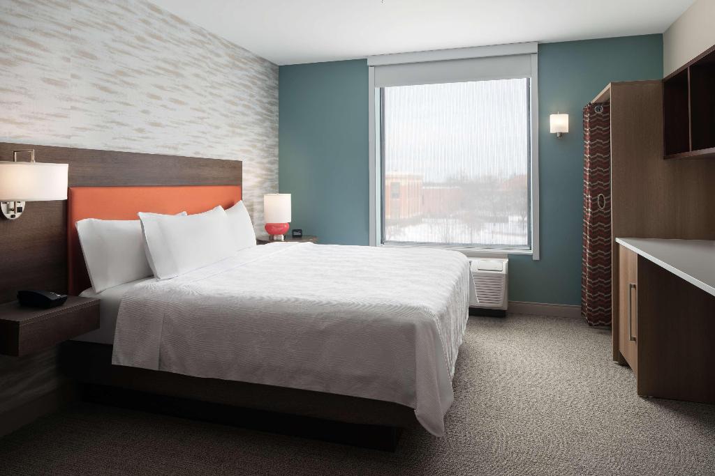 Home2 Suites Des Moines at Drake University
