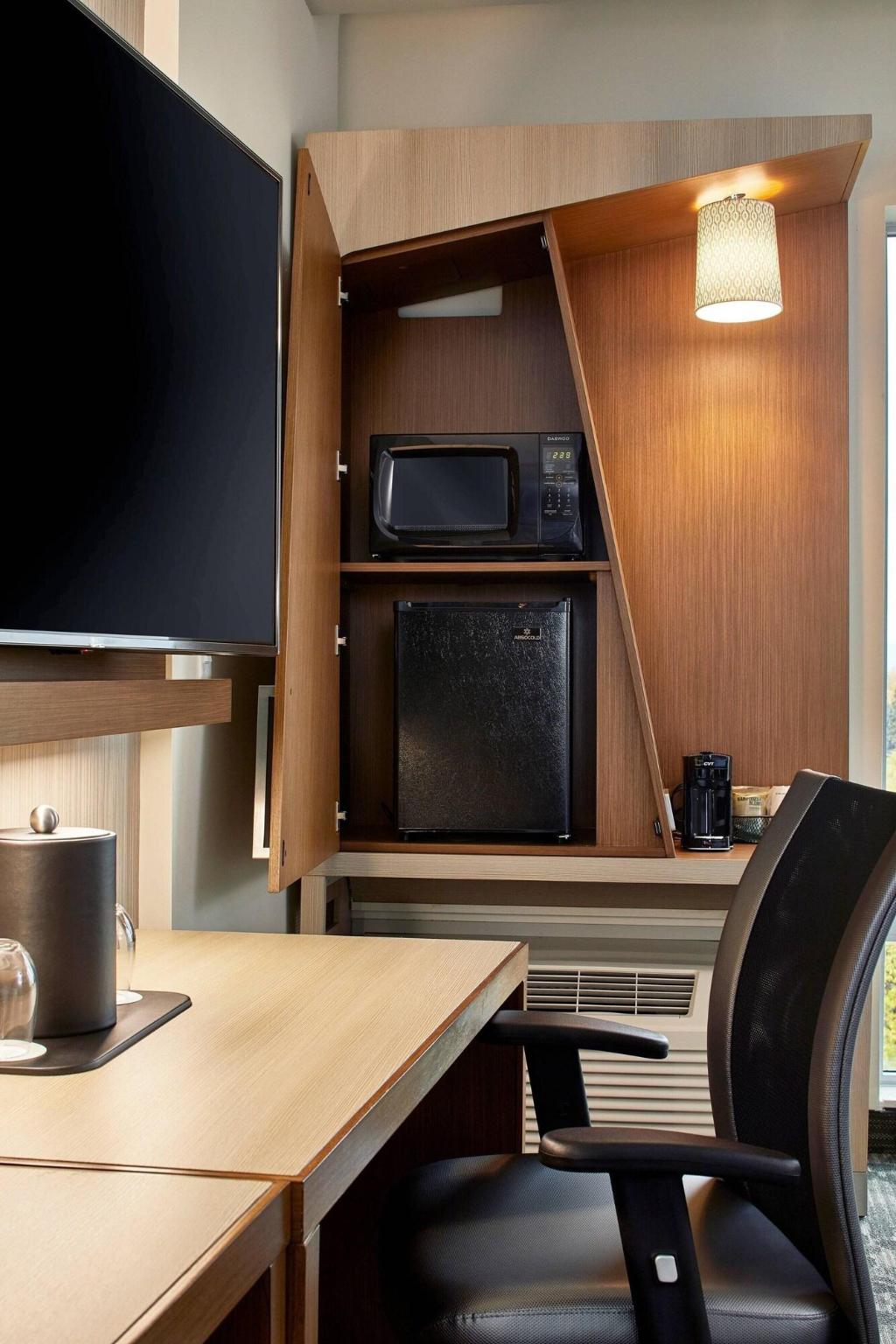 Courtyard By Marriott Albany Airport