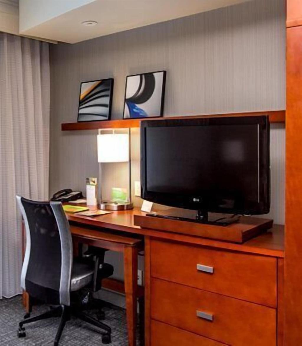 Courtyard By Marriott Salina