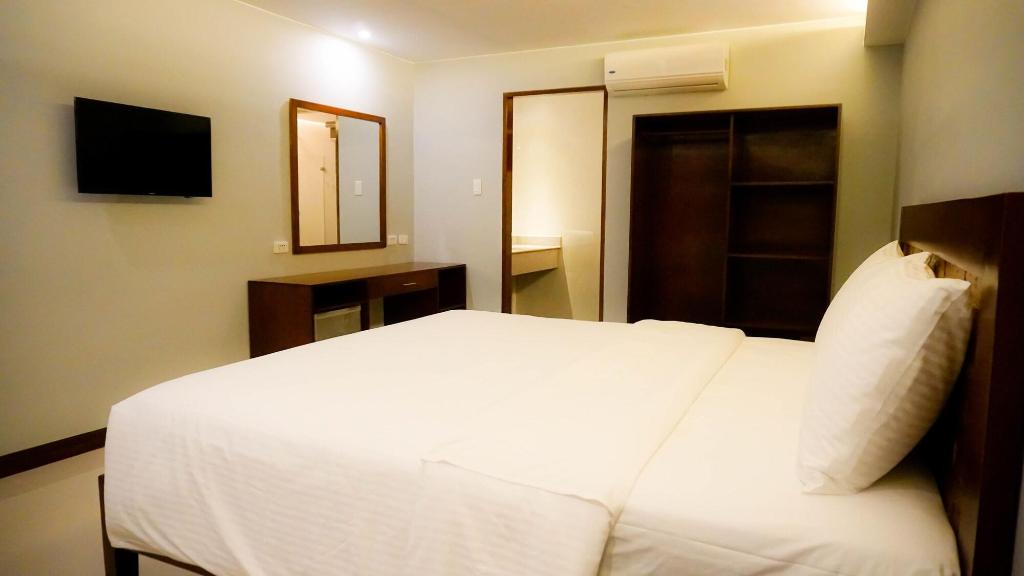 Alona De Tropicana Resort