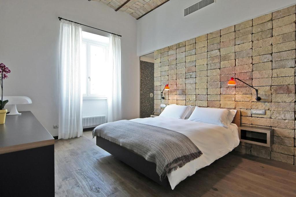 1880 Atypical Rooms