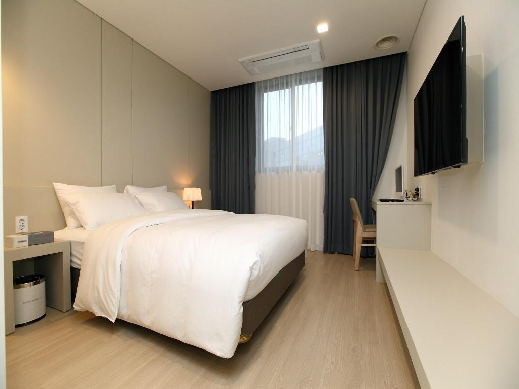 Bricks Hotel