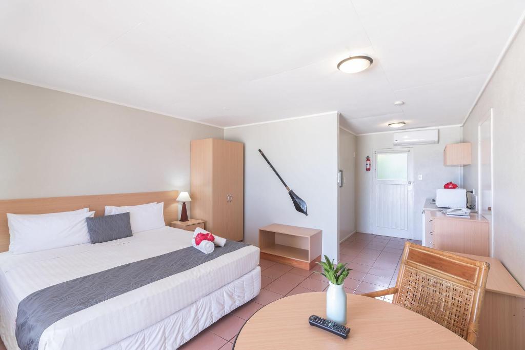 Moana Sands Beachfront Hotel