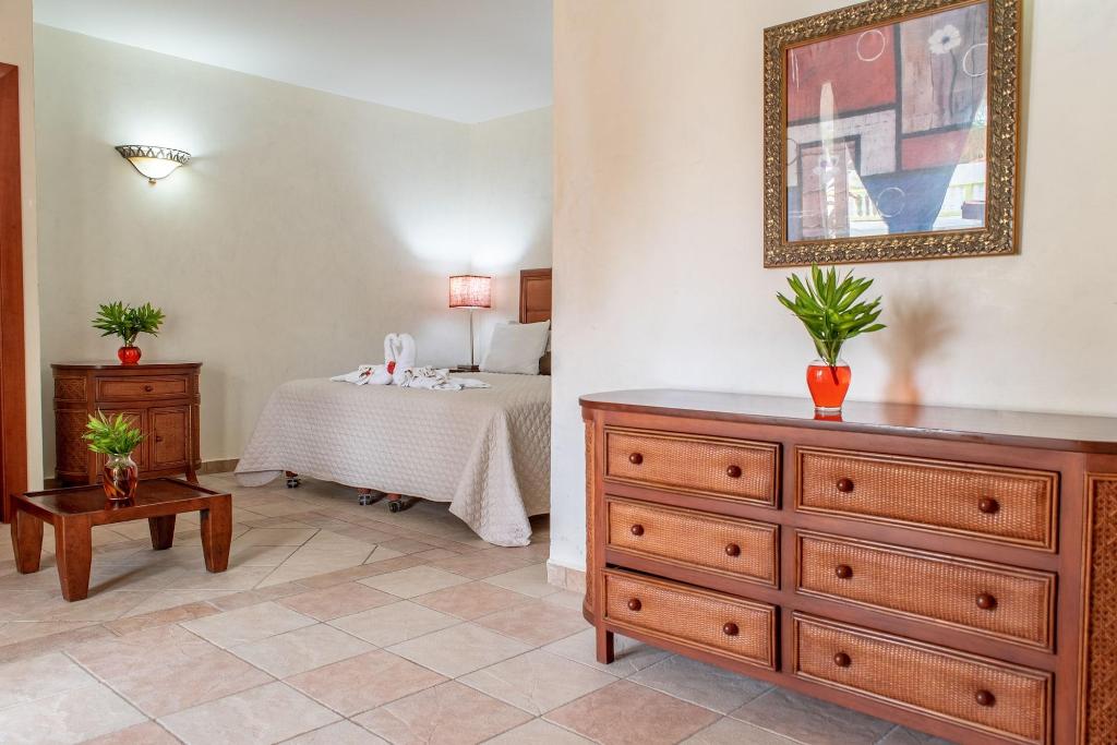 West Bay Colonial