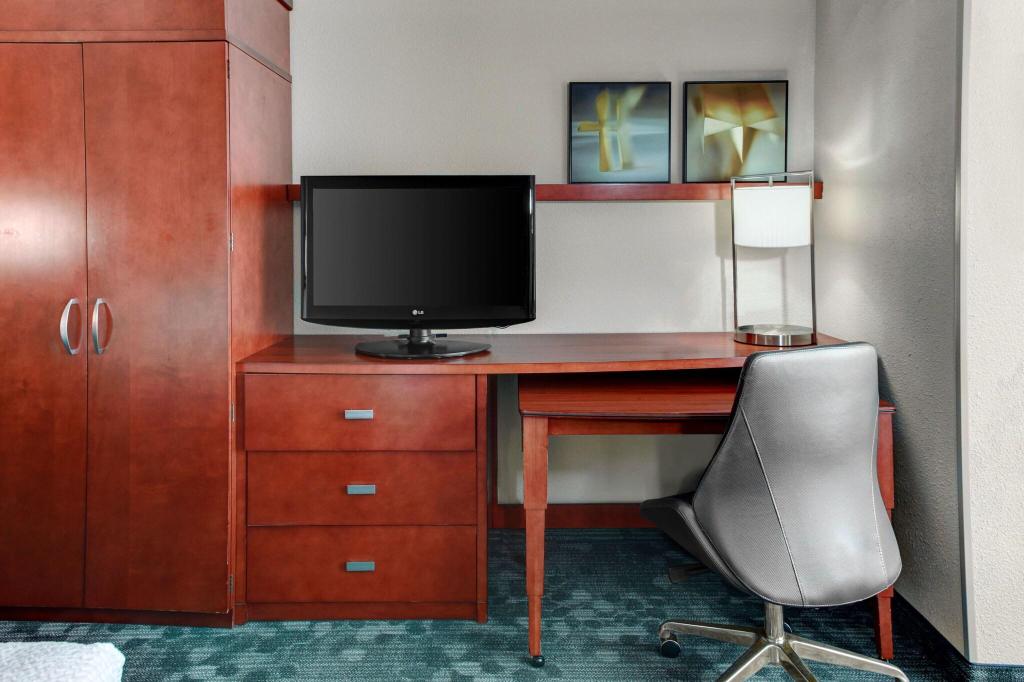 Courtyard By Marriott Anniston Oxford
