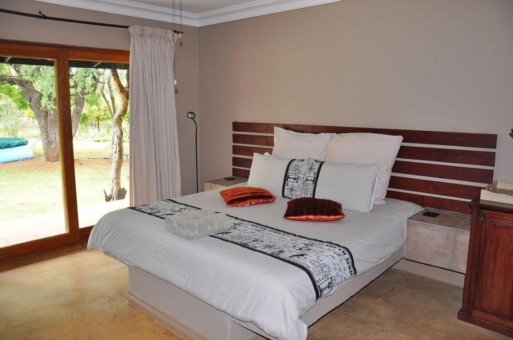 Ukutula Lodge & Game Reserve