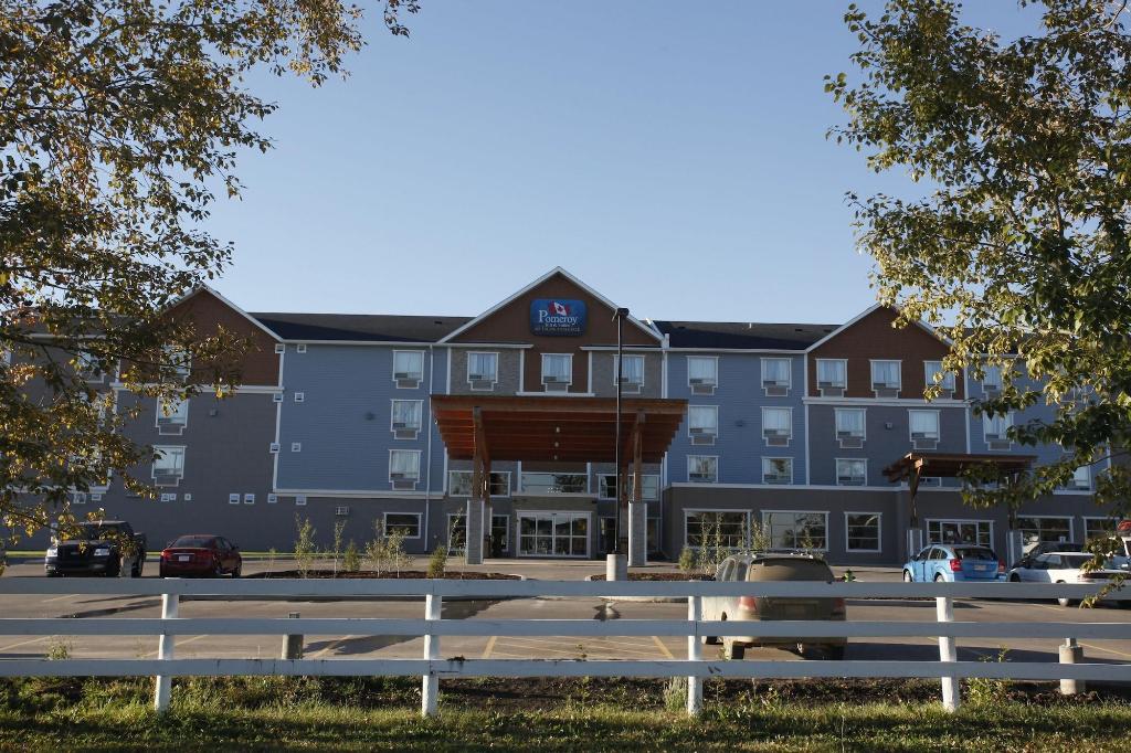 Pomeroy Inn & Suites at Olds