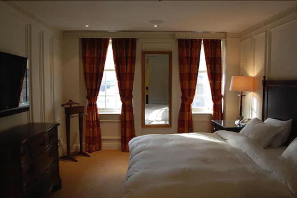 Windsor Arms Hotel