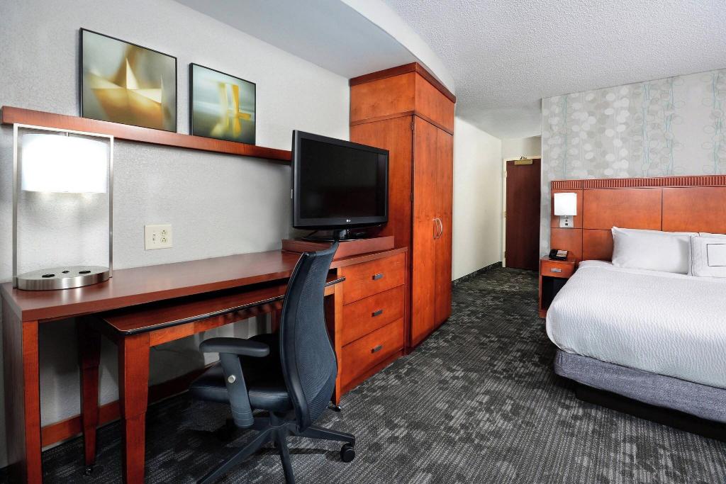 Courtyard By Marriott Danville