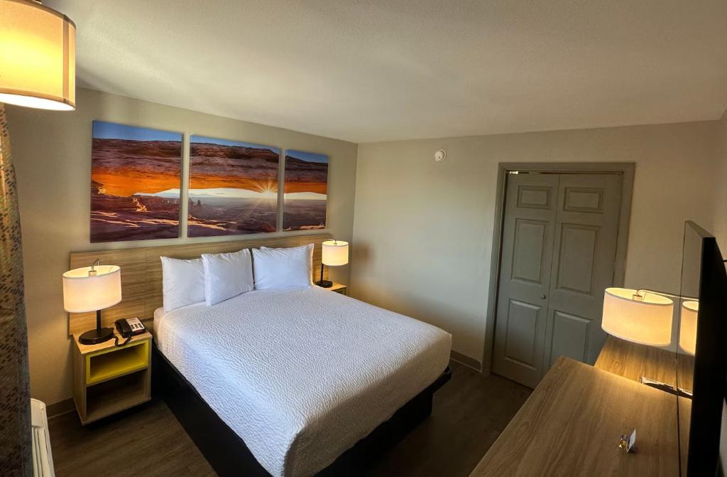 Days Inn by Wyndham Farmington NM
