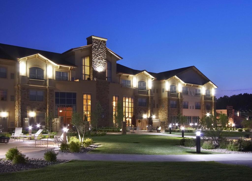ClubHouse Hotel & Suites - Fargo