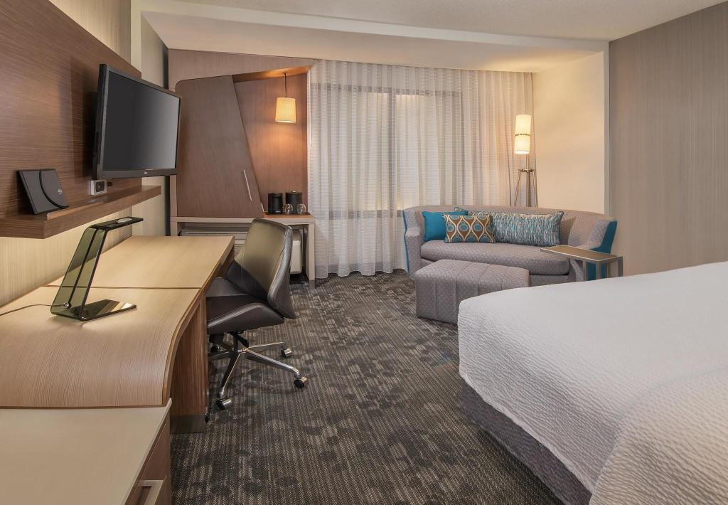 Courtyard By Marriott Charlotte Northlake
