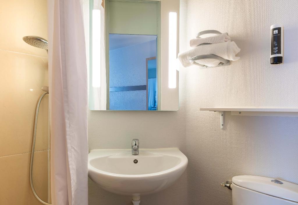 B&B HOTEL Angers 2 Université