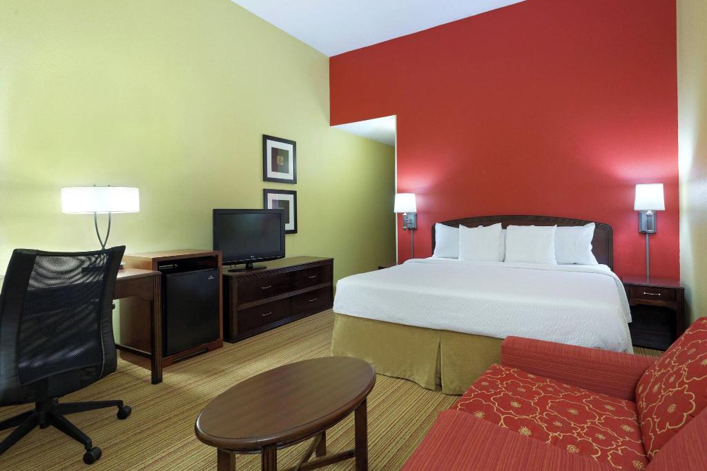 Courtyard By Marriott Chesapeake