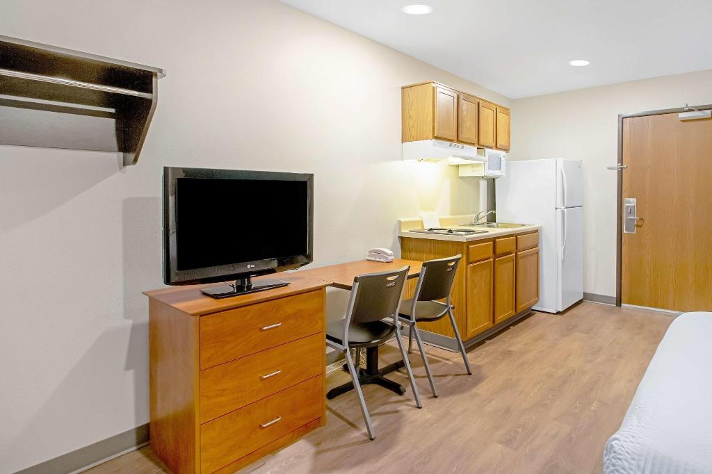 Woodspring Suites Ogden