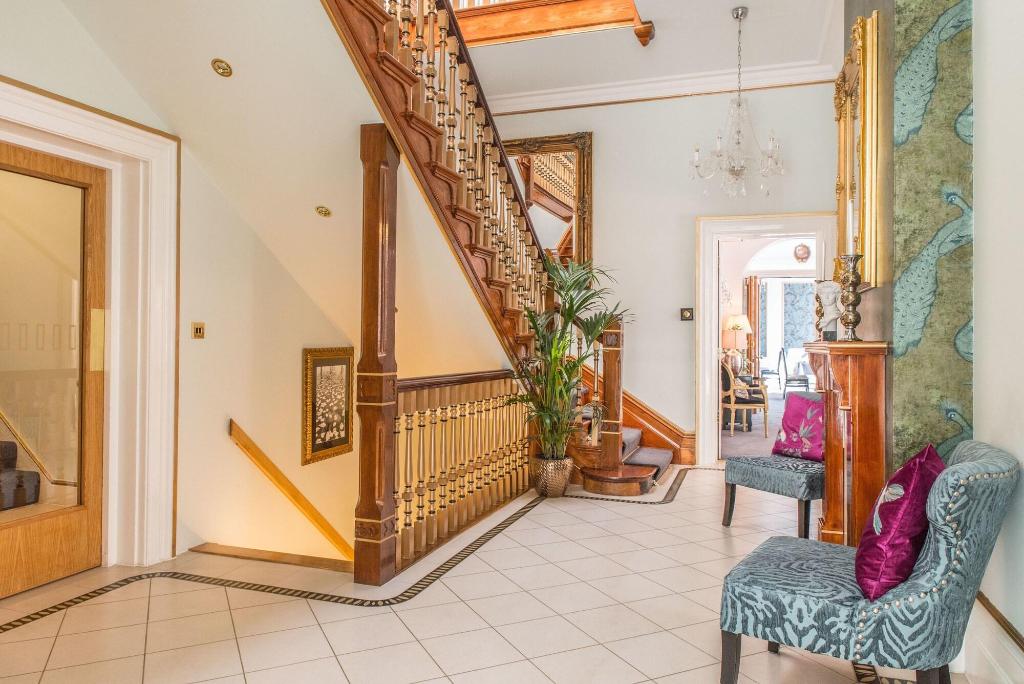 Derby Manor - Lobby
