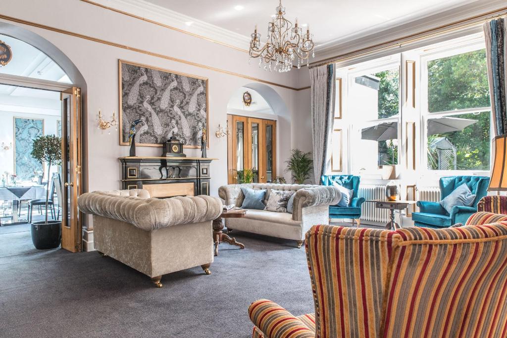 Derby Manor - Lobby