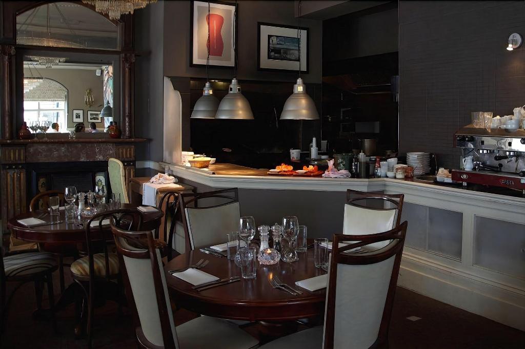 Ox Hotel Bar & Grill - Restaurant