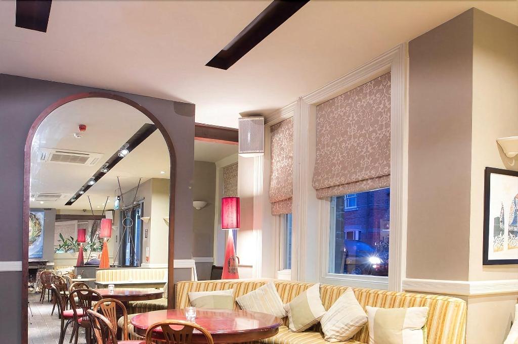 Ox Hotel Bar & Grill - Restaurant