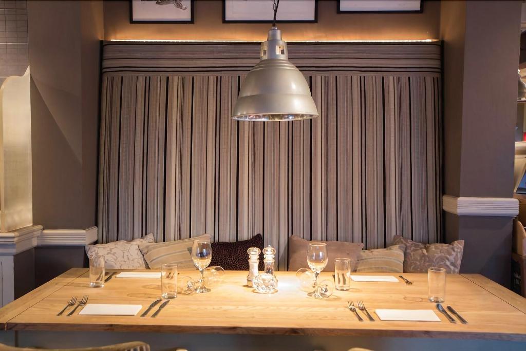 Ox Hotel Bar & Grill - Restaurant