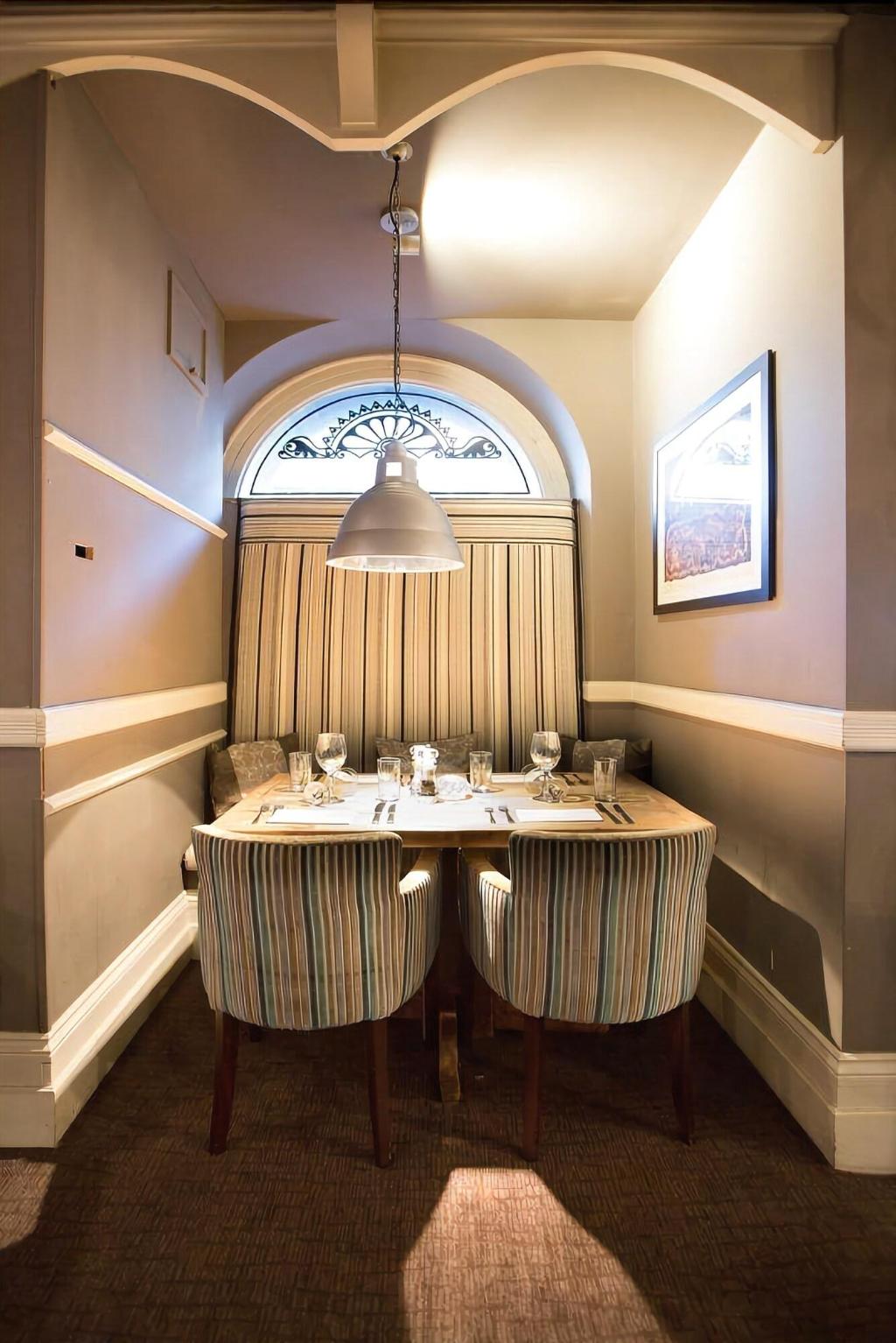 Ox Hotel Bar & Grill - Restaurant