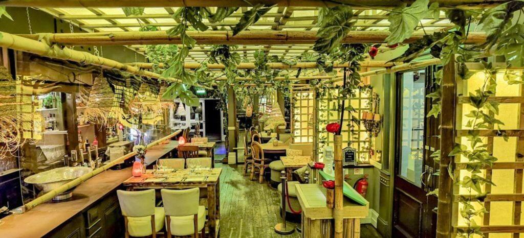 Ox Hotel Bar & Grill - Restaurant