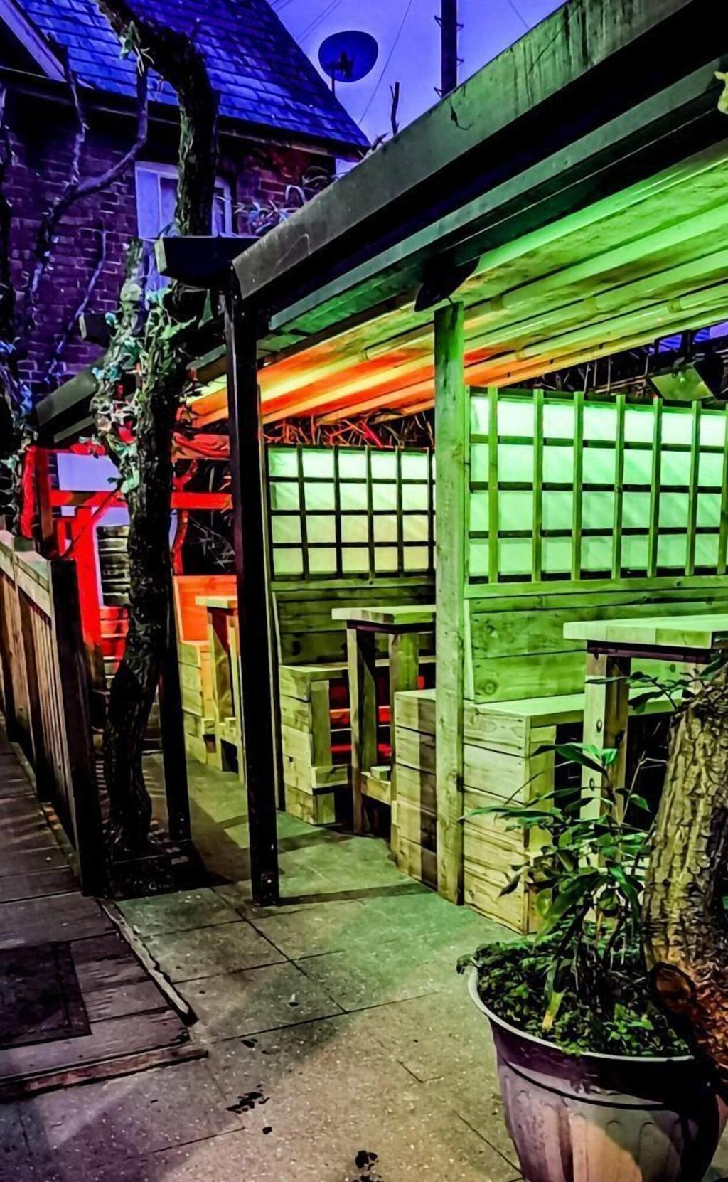 Ox Hotel Bar & Grill - Terrace