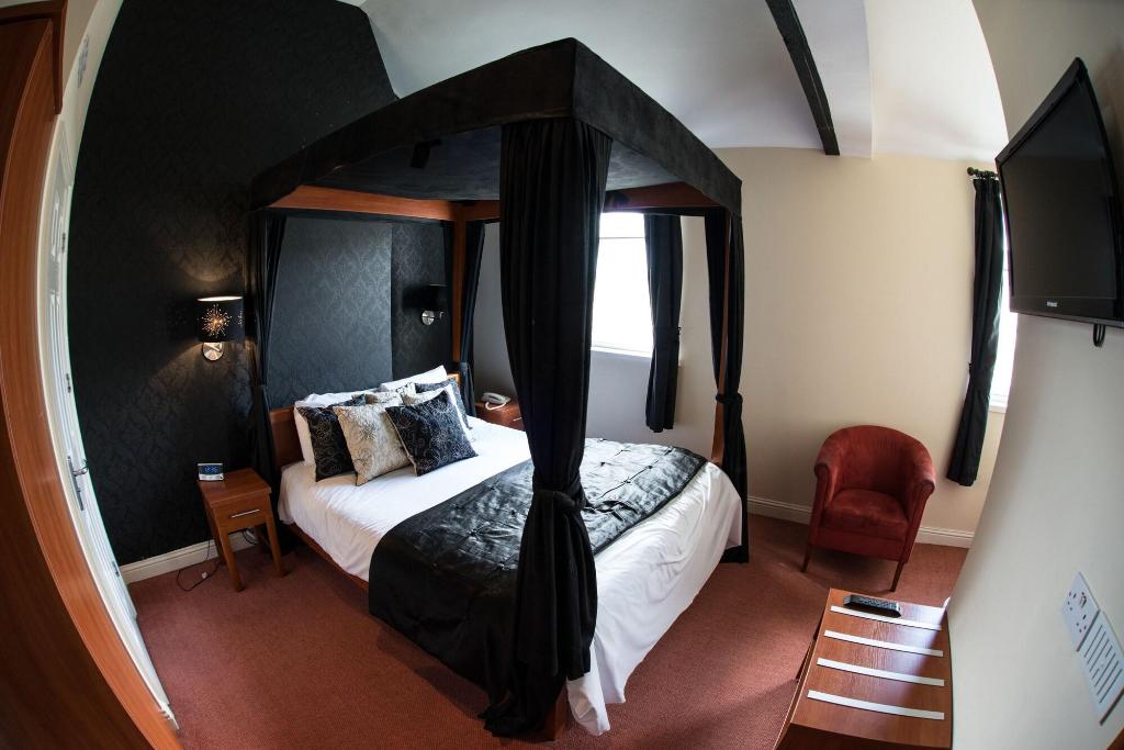 Thomas James Hotel