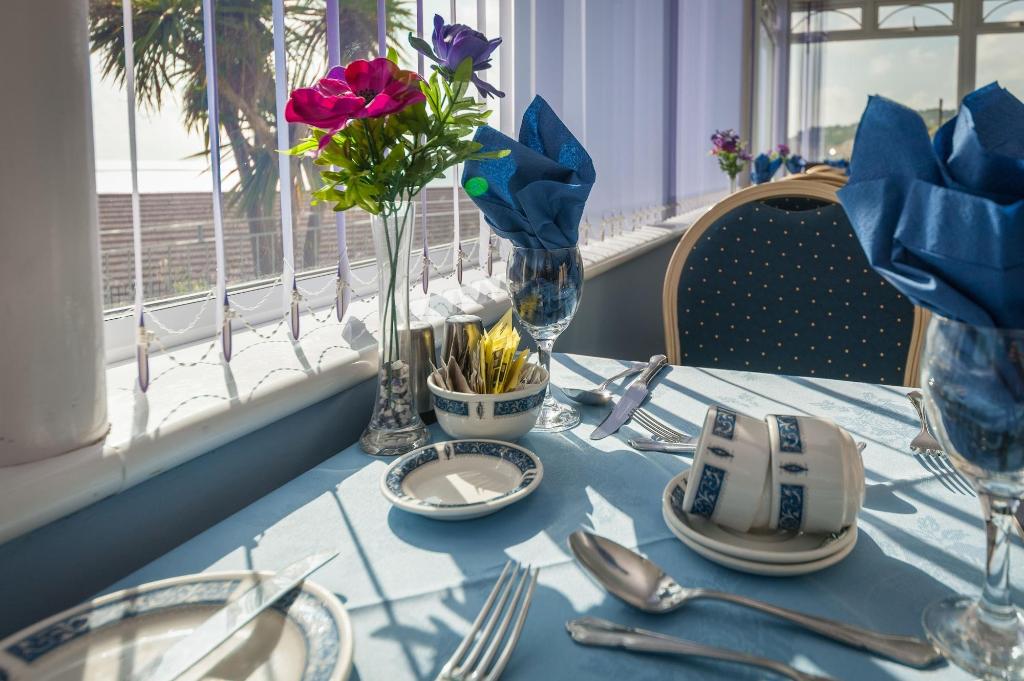 The Channel View Hotel - Restaurant