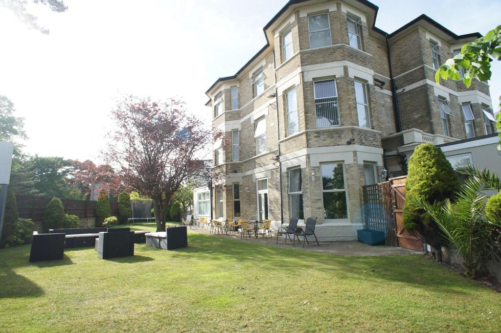 Applewood Hotel