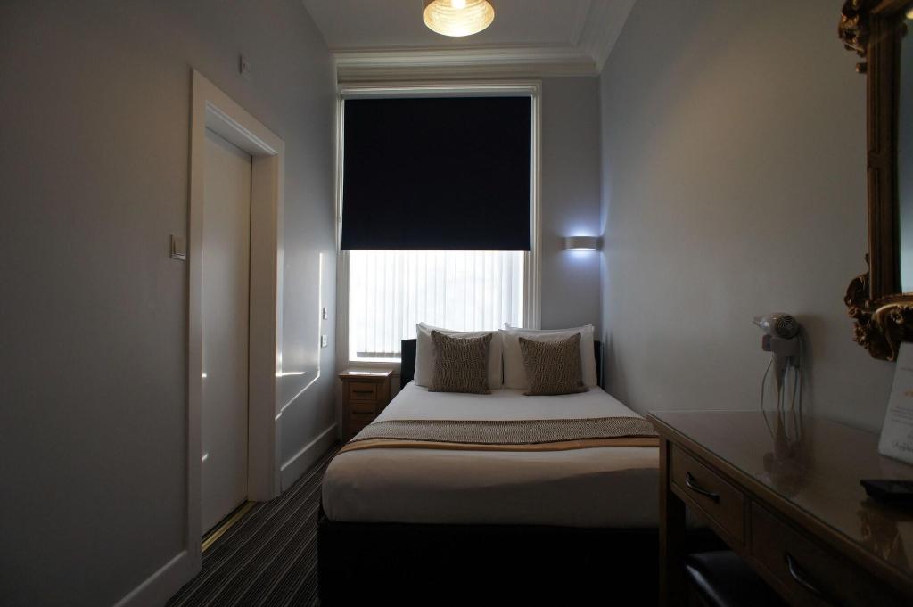 Applewood Hotel
