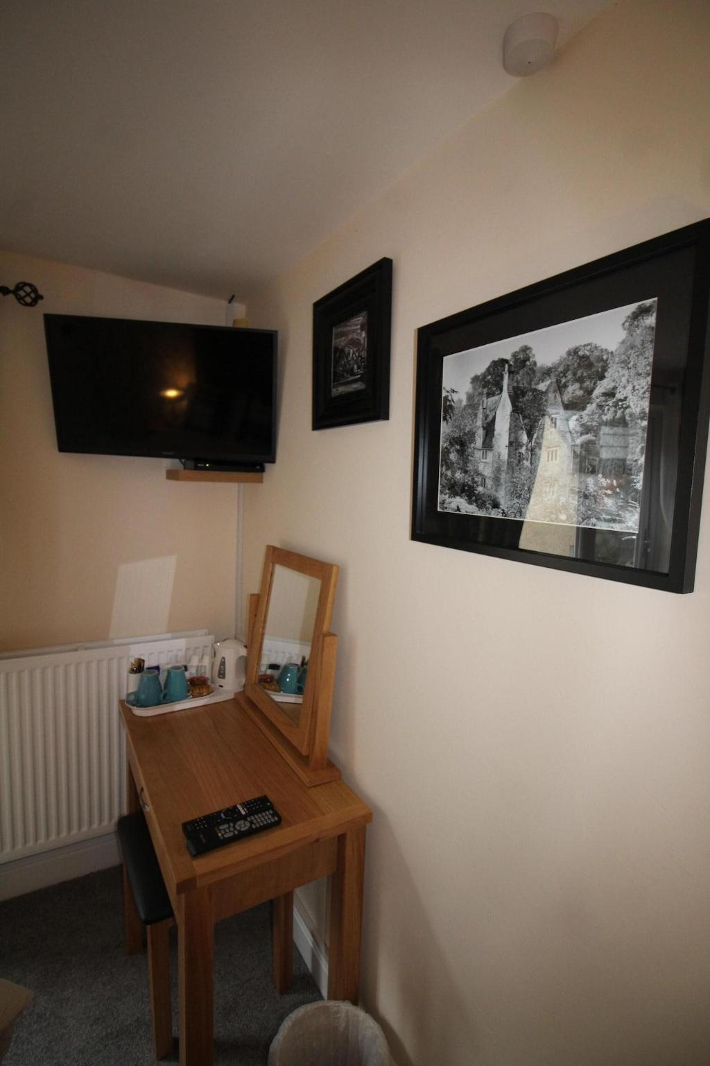 The Clothiers Arms