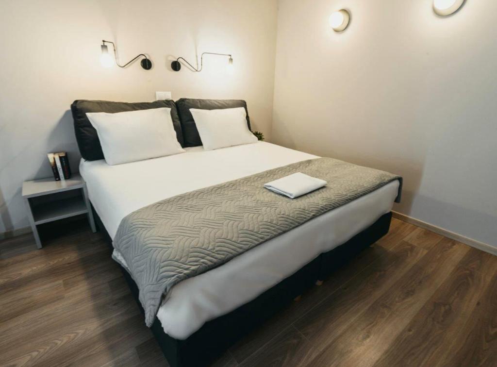 Bed In Athens