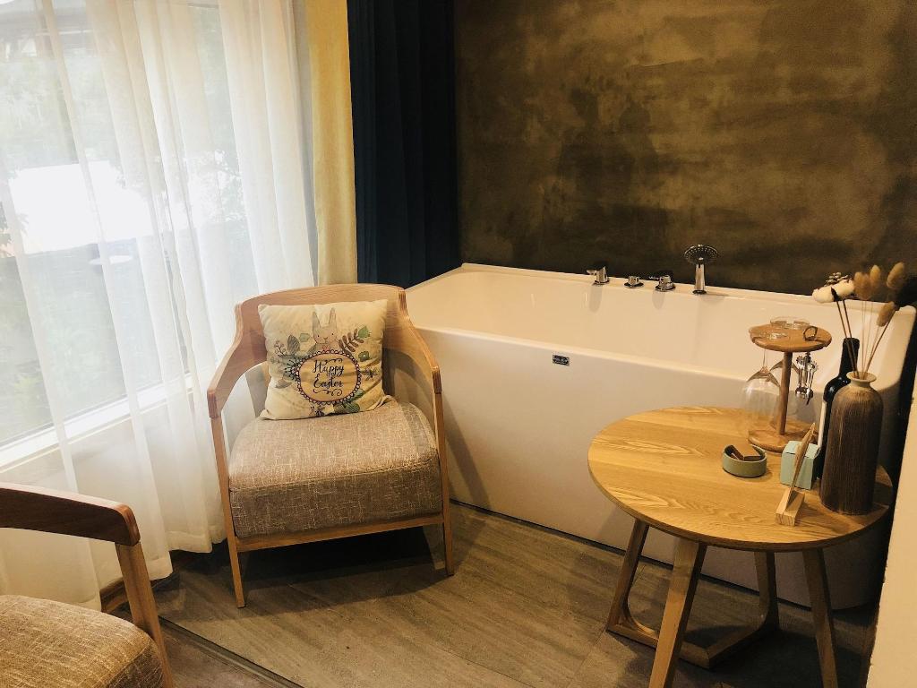 Once Artistic Inn