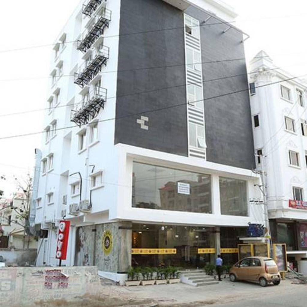 La Riviera Suites