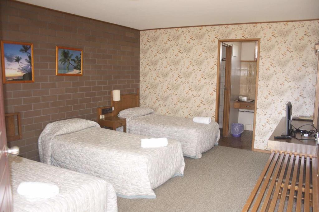 Century Motor Inn