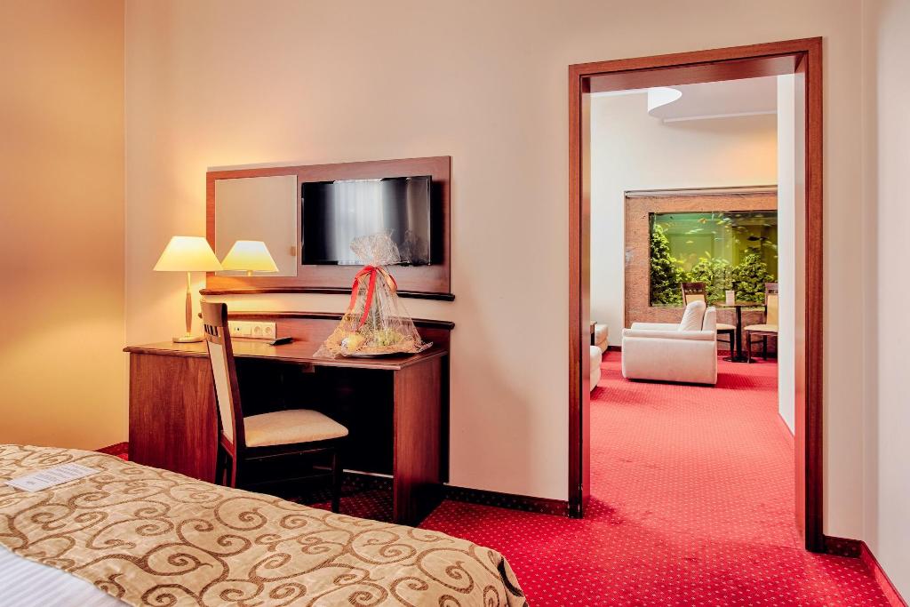 Grand Royal Hotel