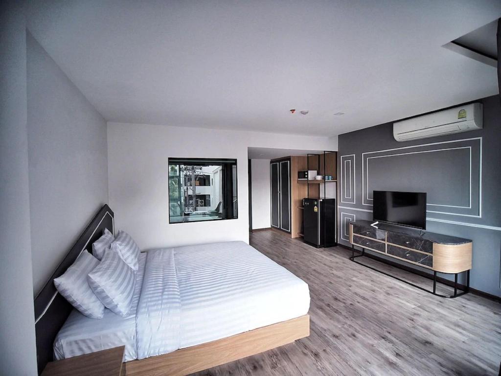 Sleep With Me Pattaya