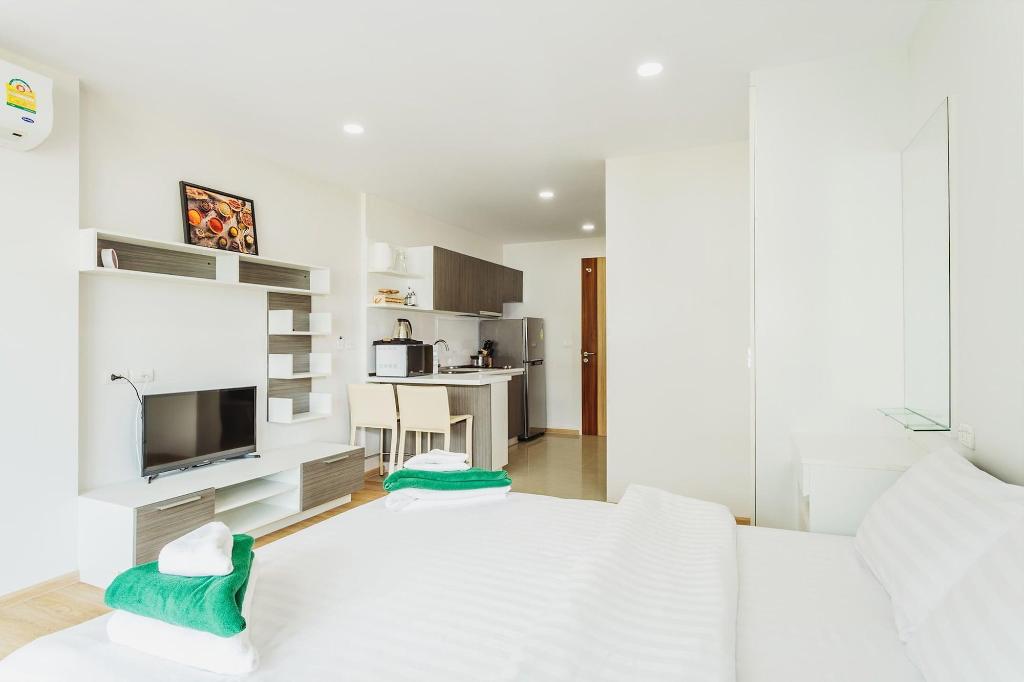 Condo In Kata In Ozone A604