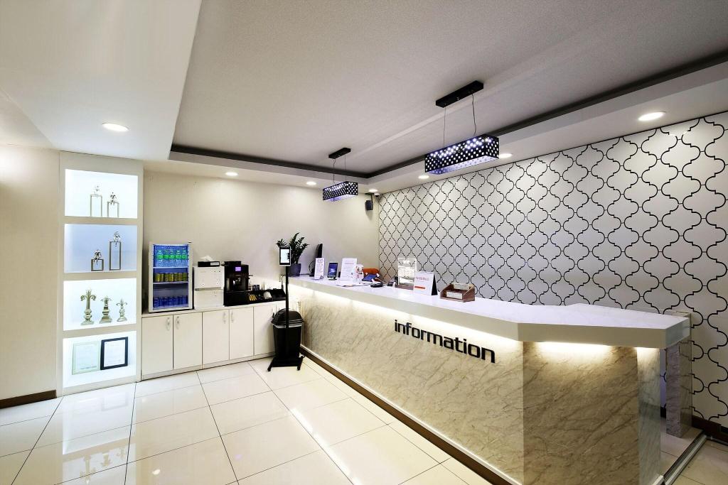 White Tourist Hotel - Lobby