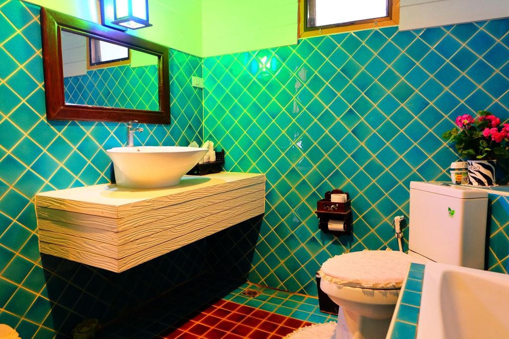 P Paradise Hotel