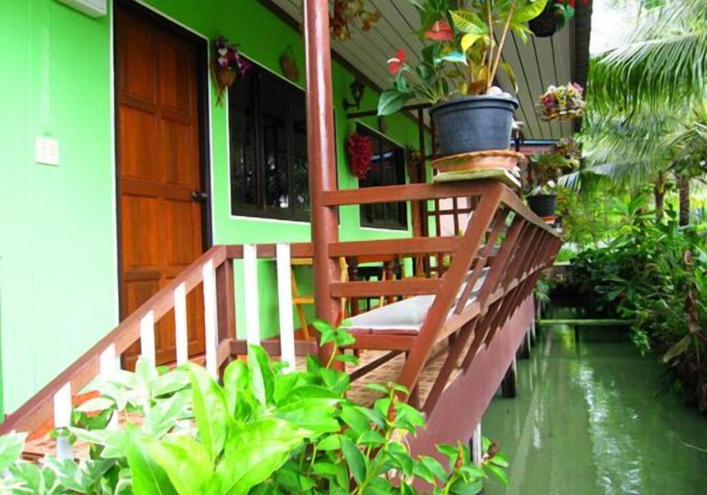 Warakorn Baansuan Amphawa